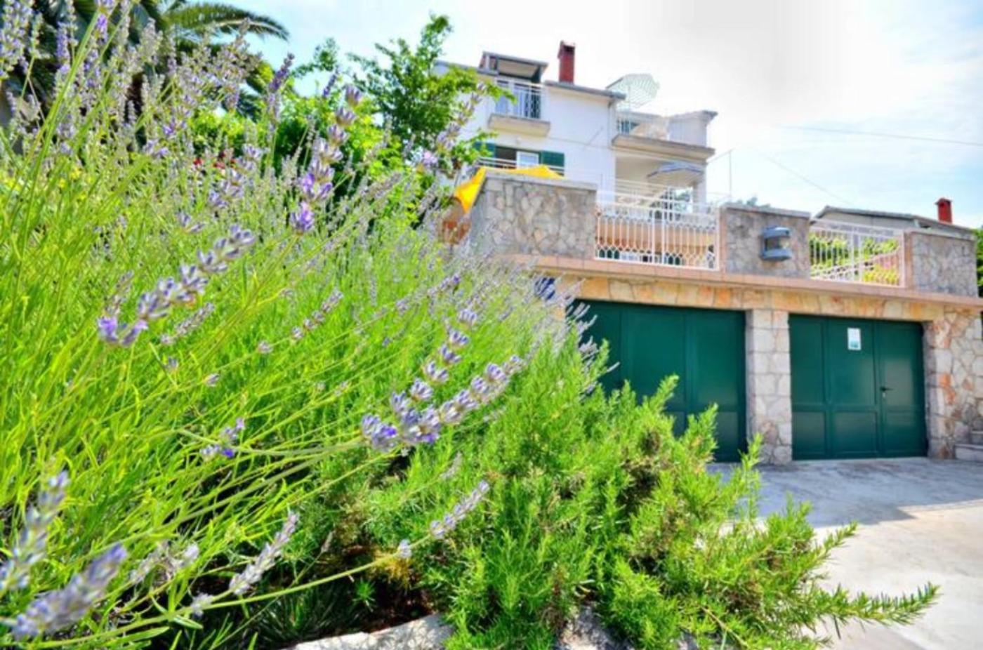 Apartment Bozikovic - Jelsa - Vitarnja Exterior photo